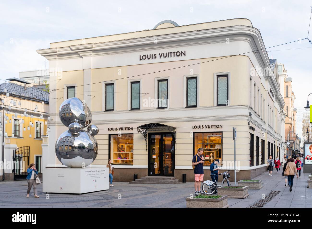 Louis store building, per 10/18, Moscow, Russia Stock - Alamy