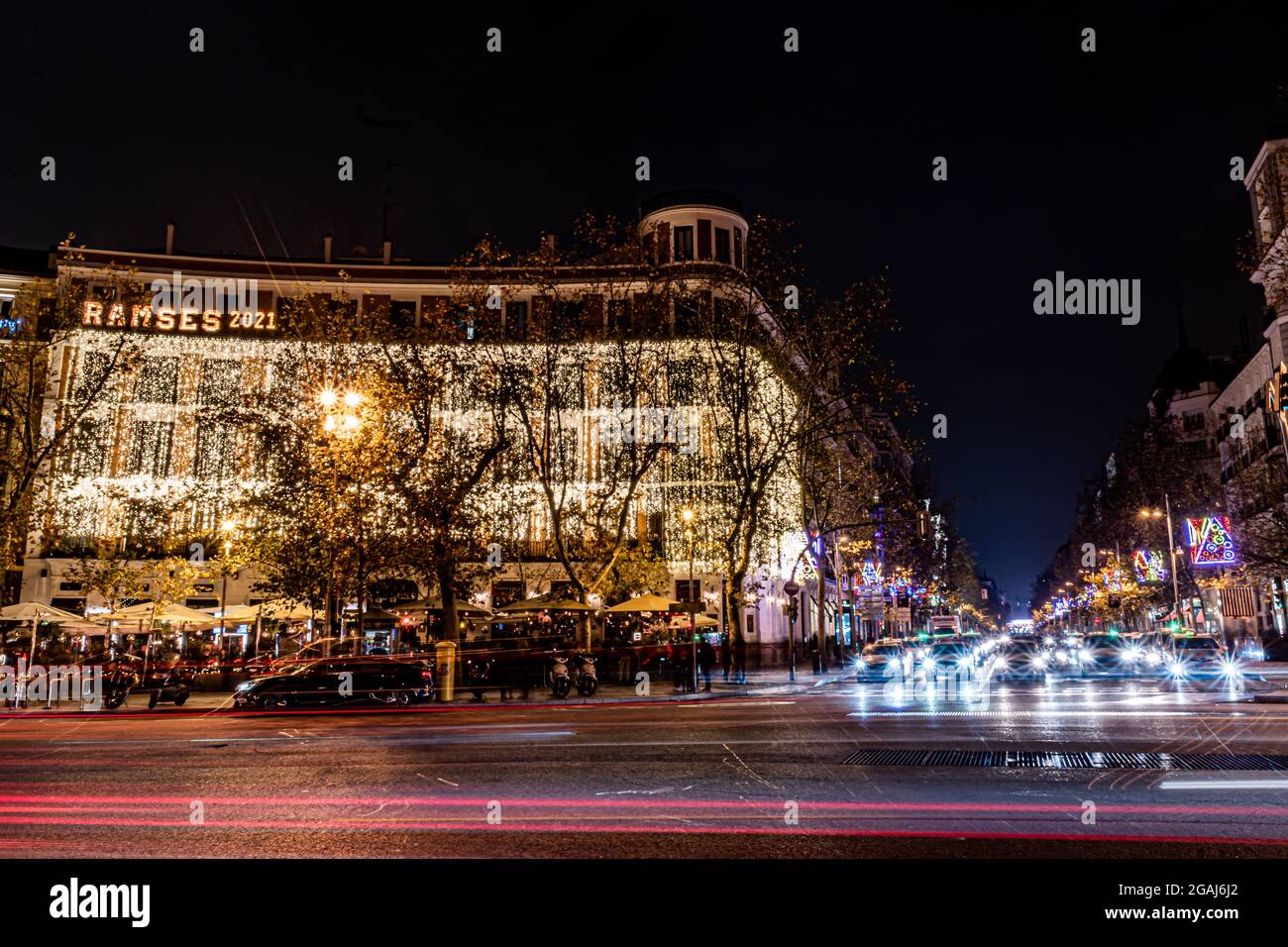 MADRID, SPAIN - Jan 02, 2021: The Ramses 2021 Hotel in Puerta de Alcala  square, illuminated with Christmas decorations Stock Photo - Alamy