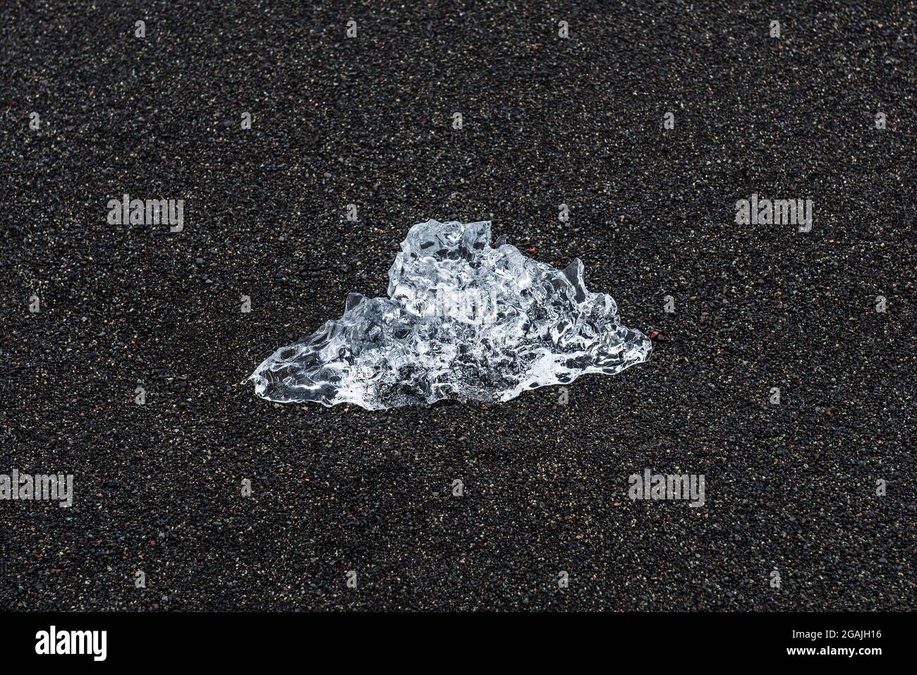 Ice rocks shore jokulsarlon hi-res stock photography and images - Alamy