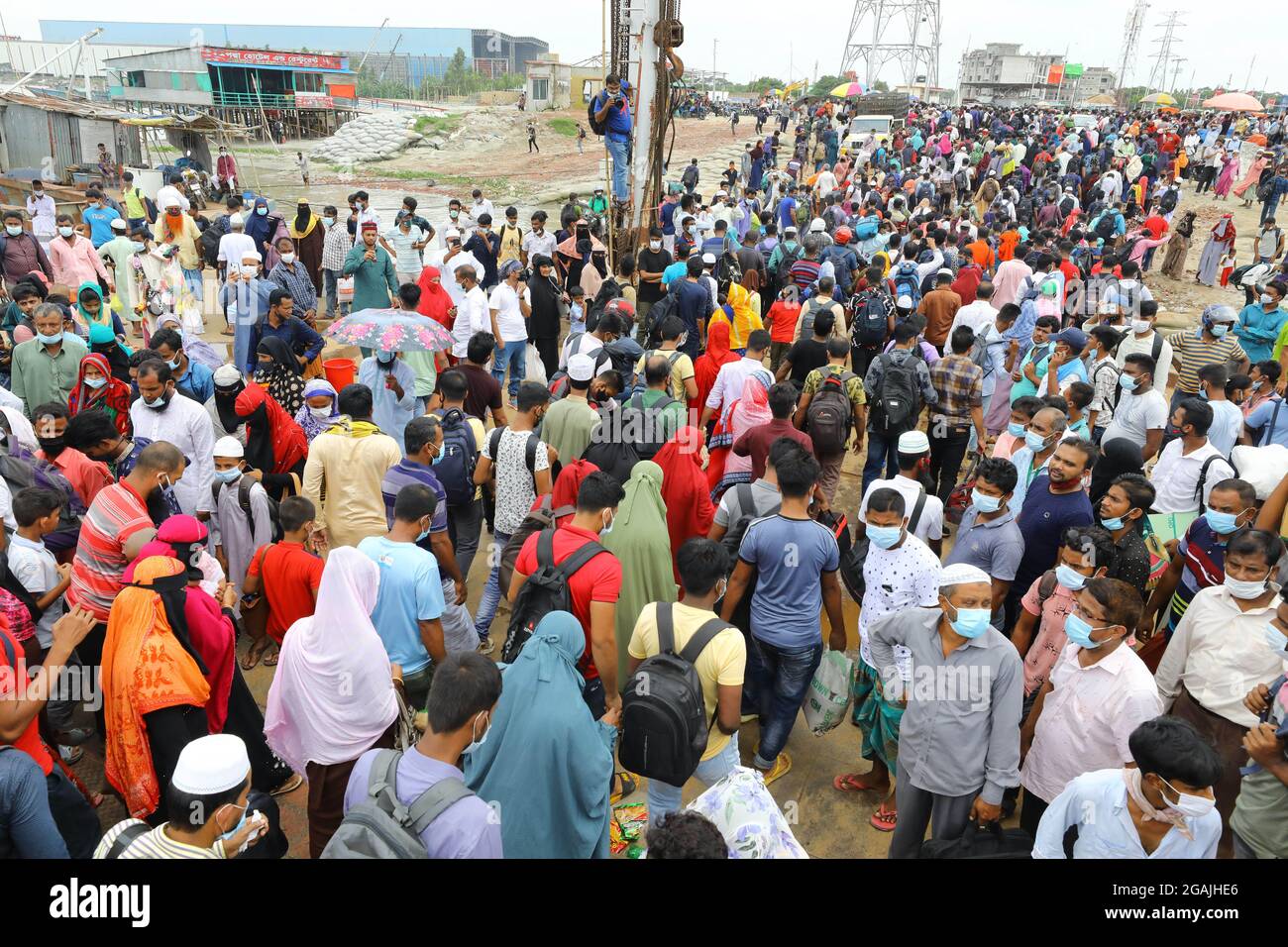 Dhaka, Bangladesh. 31st July, 2021. July, 31, 2021 Crowds of people gather on a ferry as they travel back to Dhaka during lockdown Shimulia ferry ghat in Munshiganj. A large number of people living in the south part of Bangladesh travel by ferry without maintaining the COVID health safety this year (Credit Image: © Harun-Or-Rashid/ZUMA Press Wire) Stock Photo