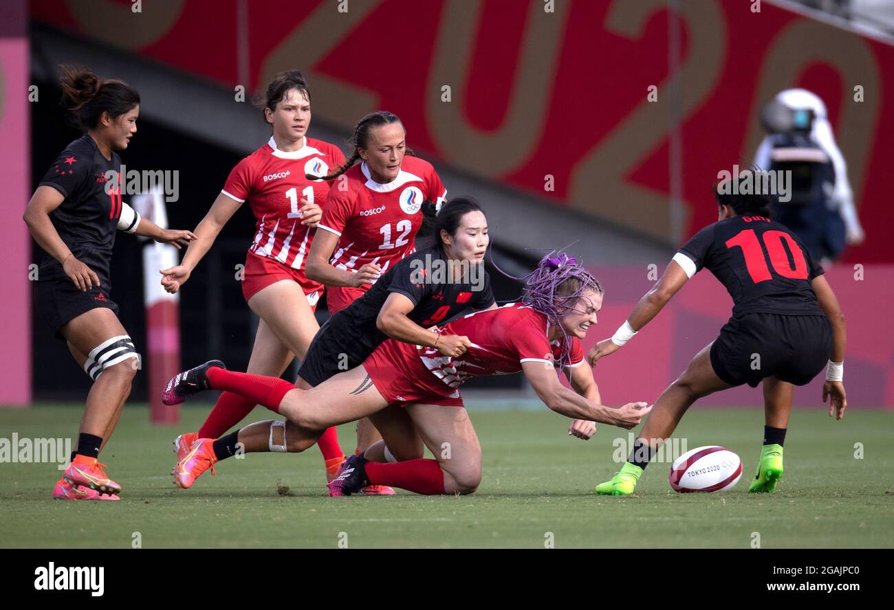 Tokyo, Japan. 31st July, 2021. Yang Feifei (3rd R) of China competes with Alena Tiron (2nd R) of ROC during the women's placing 7-8 match of rugby sevens between China and ROC at the Tokyo 2020 Olympic Games in Tokyo, Japan, July 31, 2021. Credit: Fei Maohua/Xinhua/Alamy Live News Stock Photo