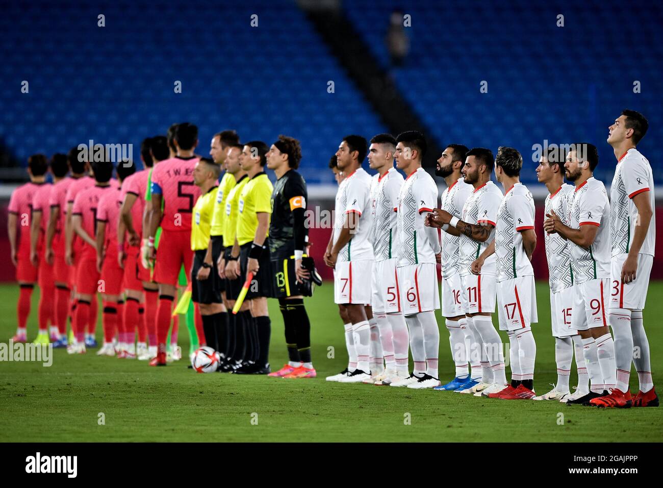 YOKOHAMA, JAPAN - JULY 31: Jose Esquivel of Mexico, Ernesto Vega of Mexico, Sebastian Cordova of Mexico, Uriel Antuna of Mexico, Henry Martin of Mexico, Cesar Montes of Mexico line up with their team mates during the Tokyo 2020 Olympic Mens Football Tournament Quarter Final match between South Korea and Mexico at International Stadium Yokohama on July 31, 2021 in Yokohama, Japan (Photo by Pablo Morano/Orange Pictures) Stock Photo