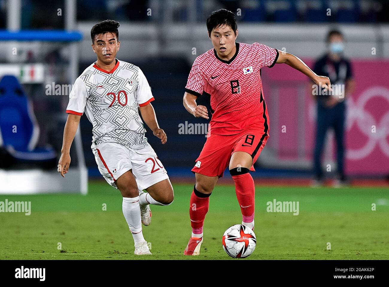 YOKOHAMA, JAPAN - JULY 31: Fernando Beltran of Mexico and Kang-in Lee of South Korea during the Tokyo 2020 Olympic Mens Football Tournament Quarter Final match between South Korea and Mexico at International Stadium Yokohama on July 31, 2021 in Yokohama, Japan (Photo by Pablo Morano/Orange Pictures) Stock Photo