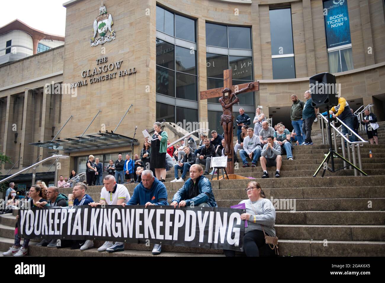 Glasgow, Scotland, UK. 30 July 2021.  PICTURED:  People speaking about their experiences of steps of Buchanan Street. Drug deaths in Scotland have increased to a new record peak for the seventh year in a row, according to “horrifying and heartbreaking” figures published today.  The “shocking” news that 1,339 people died from drugs in 2020 means that Scotland’s drug death rate remains by far the worst in Europe.  Credit: Colin Fisher Stock Photo