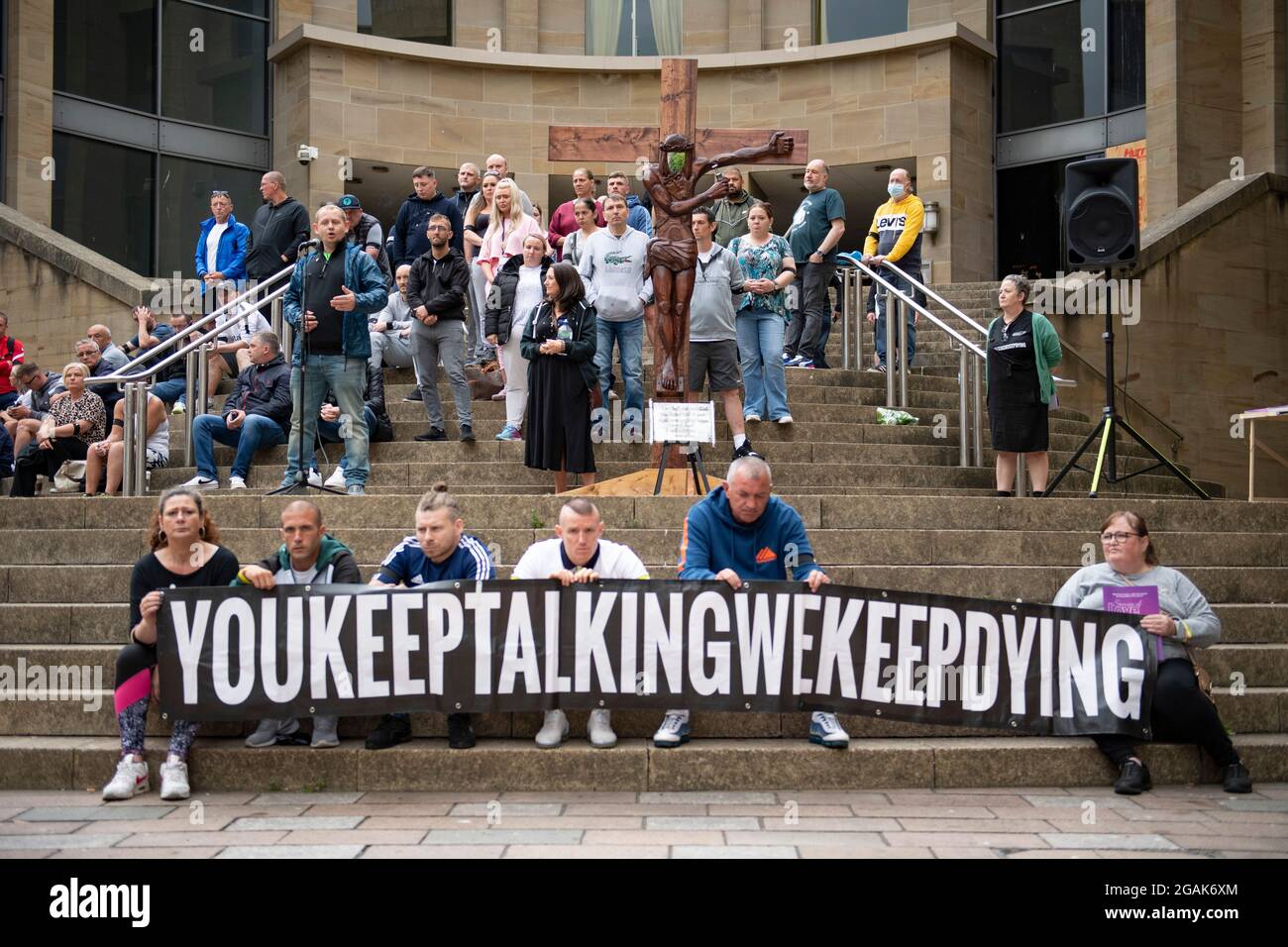 Glasgow, Scotland, UK. 30 July 2021.  PICTURED:  People speaking about their experiences of steps of Buchanan Street. Drug deaths in Scotland have increased to a new record peak for the seventh year in a row, according to “horrifying and heartbreaking” figures published today.  The “shocking” news that 1,339 people died from drugs in 2020 means that Scotland’s drug death rate remains by far the worst in Europe.  Credit: Colin Fisher Stock Photo