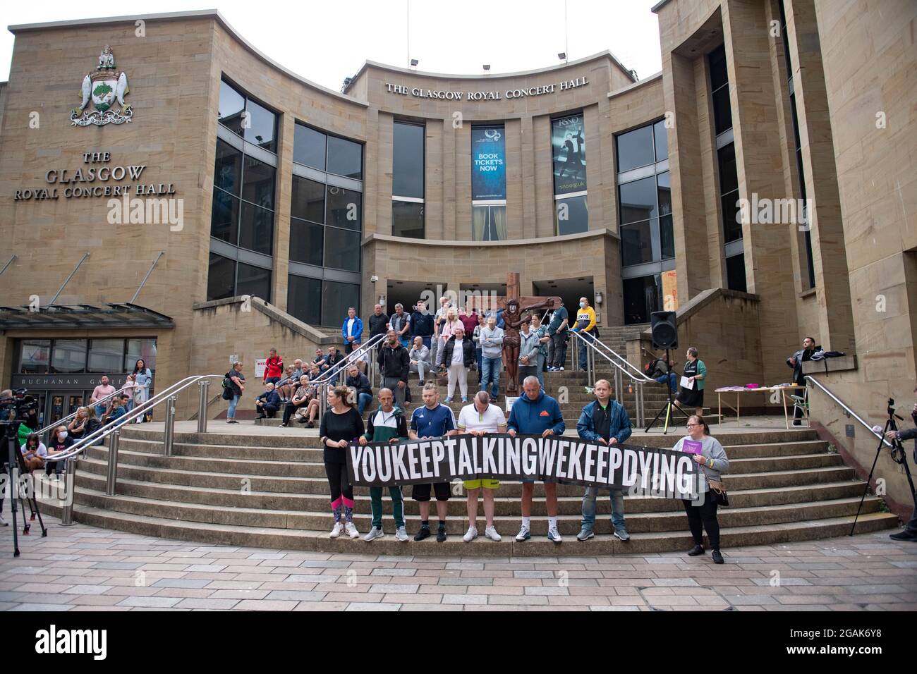 Glasgow, Scotland, UK. 30 July 2021.  PICTURED:  People speaking about their experiences of steps of Buchanan Street. Drug deaths in Scotland have increased to a new record peak for the seventh year in a row, according to “horrifying and heartbreaking” figures published today.  The “shocking” news that 1,339 people died from drugs in 2020 means that Scotland’s drug death rate remains by far the worst in Europe.  Credit: Colin Fisher Stock Photo