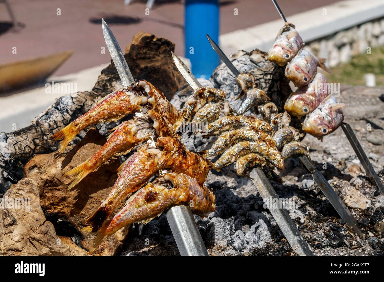 Fische auf dem Grill am Strand von Malaga, Costa del Sol, Provinz Malaga, Andalusien, Spanien, Europa, Stock Photo