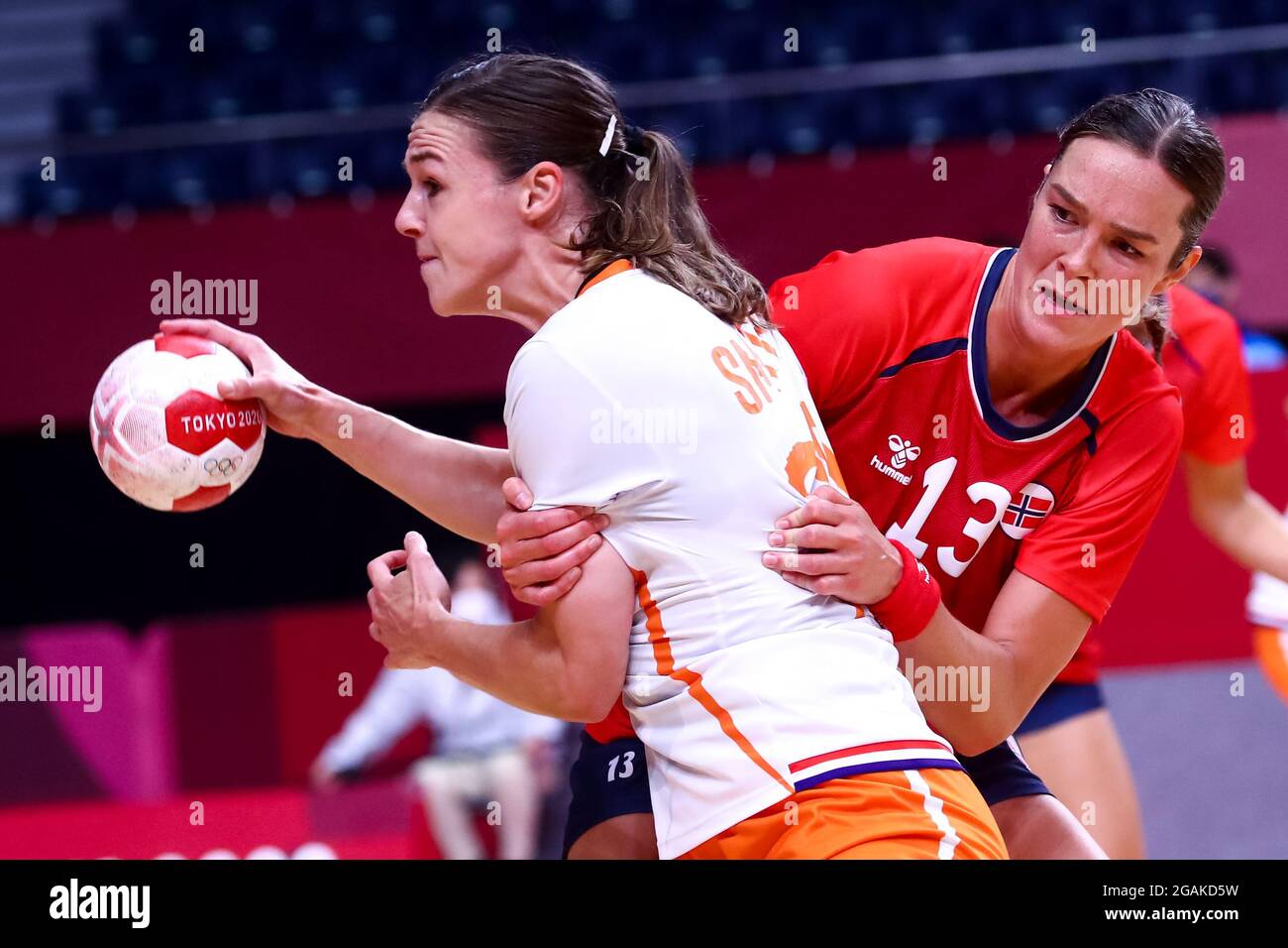 Onvoorziene omstandigheden Dominant Koreaans TOKYO, JAPAN - JULY 31: Inger Smits of the Netherlands and Kari Brattset  Dale of Norway during the Tokyo 2020 Olympic Womens Handball Tournament  match between Norway and Netherlands at Yoyogi National