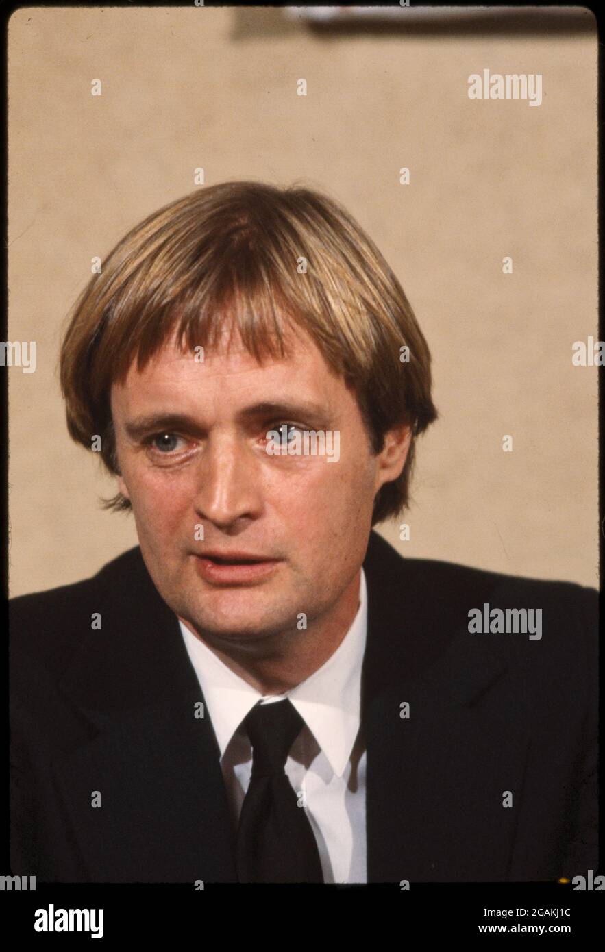Scottish actor David McCallum (Ilya Kuryakin) in a press photo during publicity for 'Return of the Man From U.N.C.L.E. - The  Fifteen Years Later Affair' CBS reunion movie, New York, NY, 1982. (Photo by Bernard Gotfryd/LOC/RBMVintage Images) Stock Photo