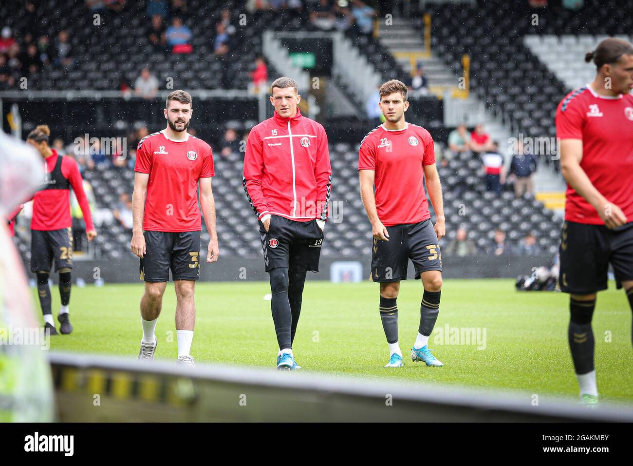 LONDON, UK. JULY 31ST Charlton Athletic players inspect the pitch prior to kick off during the Pre-season Friendly match between Fulham and Charlton Athletic at Craven Cottage, London on Saturday 31st July 2021. (Credit: Tom West | MI News) Credit: MI News & Sport /Alamy Live News Stock Photo