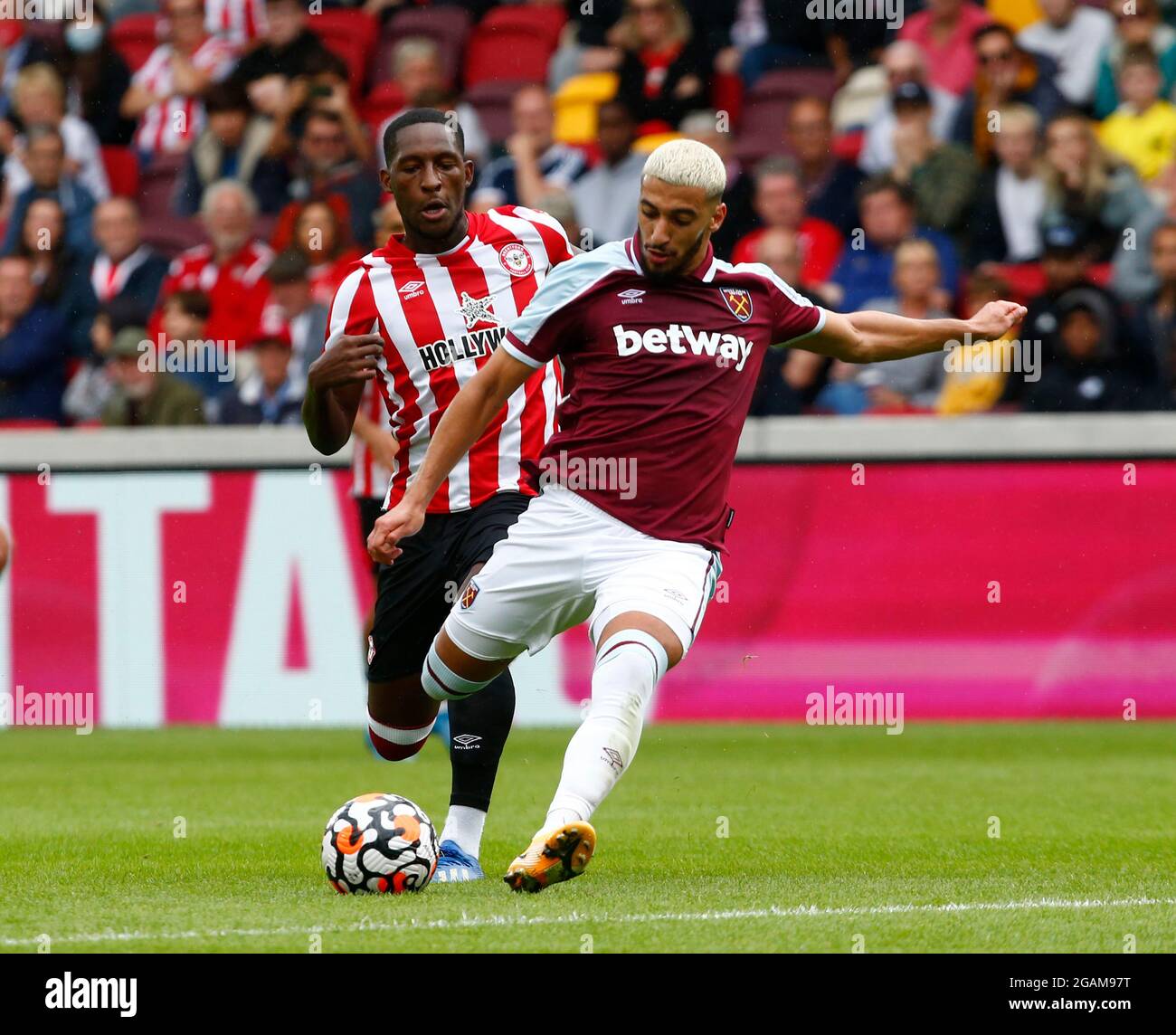 Brentford Uk 01st Feb 2018 Brentford United Kingdom July 31 West Ham United S Sebastien Haller Scores During Friendly Between Brentford And West Ham United At Brentford Community Stadium Brentford On 31st July 2021