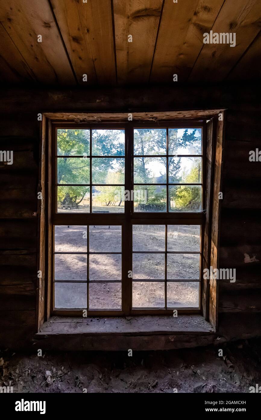 Josie's Cabin, a log cabin home build by homesteading woman Josie ...