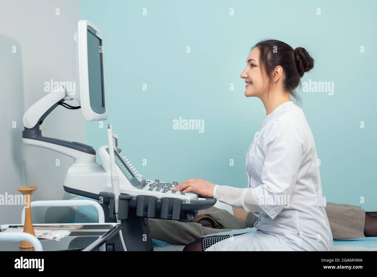 Abdominal ultrasonography hi-res stock photography and images - Alamy
