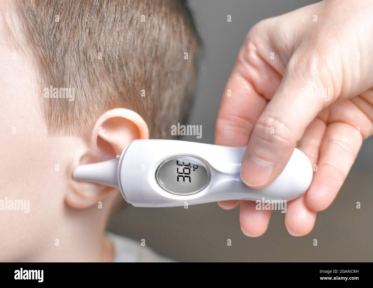 https://c8.alamy.com/comp/2GANCRH/measurement-of-body-temperature-with-a-digital-thermometer-in-the-auricle-2GANCRH.jpg