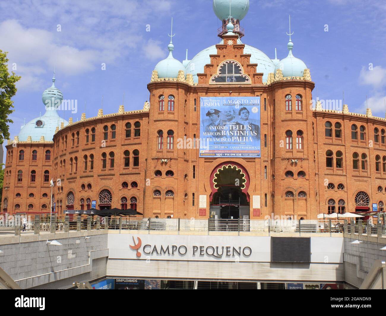Lisboa, Lisboa Portugal. 31st July, 2021. (INT) View of bullring in Lisbon. July 31, 2021, Lisbon, Portugal: View of bullring in Lisbon, in the surroundings of Campo Pequeno subway station, in Lisbon, on Saturday (31). In addition to bullfights, the site also houses a shopping center with movie theaters. (Credit Image: © Edson De Souza/TheNEWS2 via ZUMA Press Wire) Stock Photo