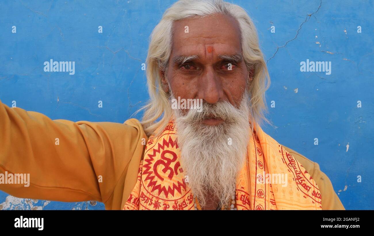 Indian man age old hi-res stock photography and images - Alamy