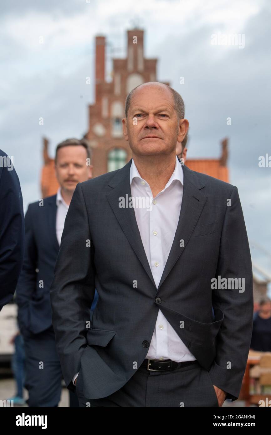 Stralsund, Germany. 31st July, 2021. Olaf Scholz, candidate for chancellor and top candidate of the SPD, walks in front of an election campaign event in the harbour of Stralsund. Credit: Stefan Sauer/dpa/Alamy Live News Stock Photo