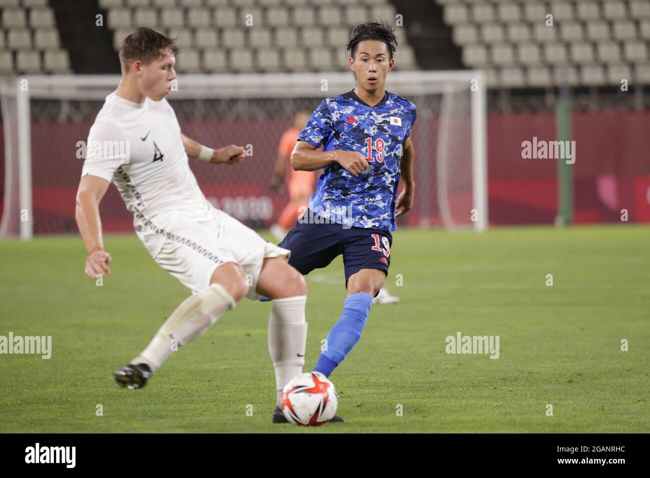 Nando PIJNAKER (NZL) Daichi HAYASHI (JPN) during the Olympic Games Tokyo 2020, Football Men's Quarter-Final between Japan and New Zealand on July 31, 2021 at Ibaraki Kashima Stadium in Kashima, Japan - Photo Photo Kishimoto / DPPI Stock Photo