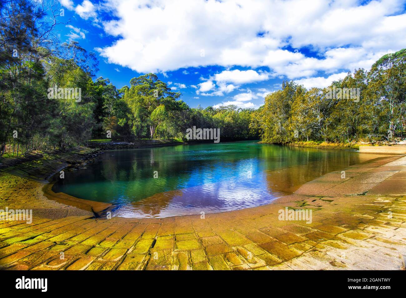 Weir on Lane Cove river of National park in Sydney area, Australia. Scenic  landscape of fresh green reserve Stock Photo - Alamy