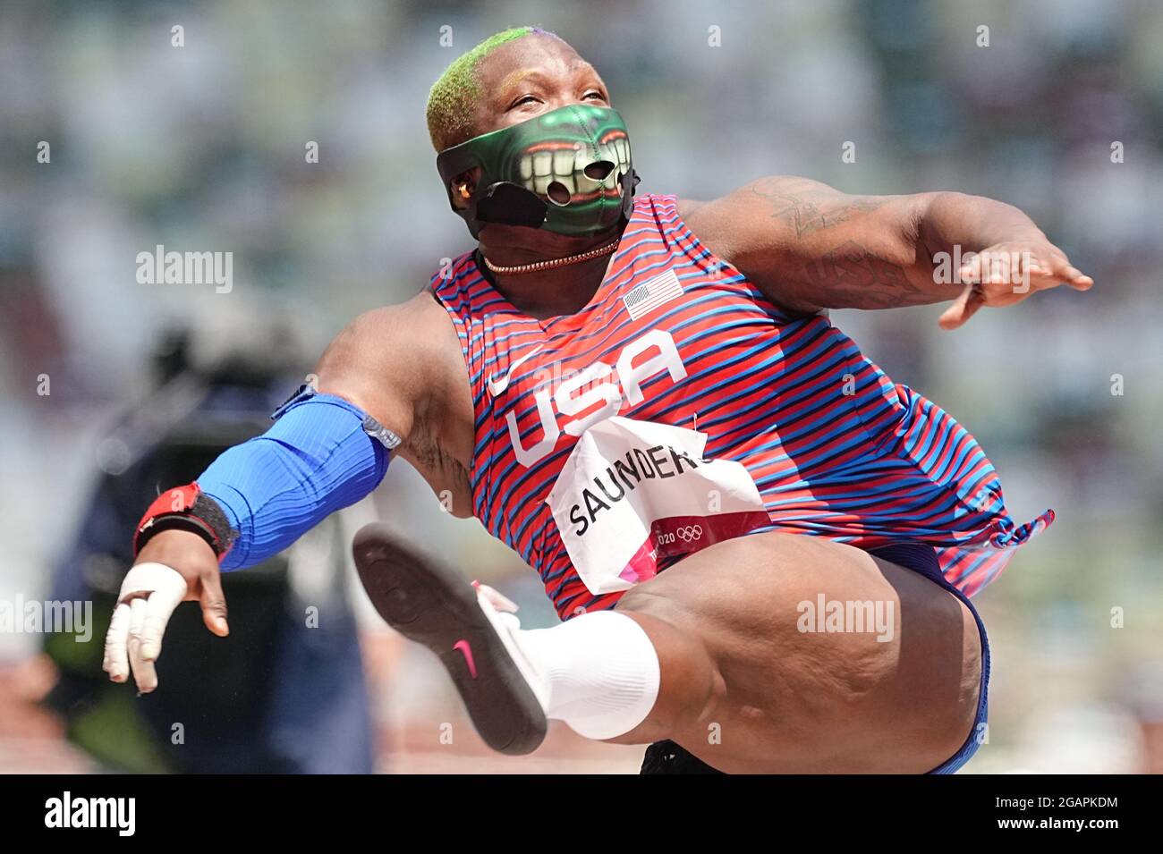 Tokio, Japan. 01st Aug, 2021. Athletics: Olympics, shot put, women, final at the Olympic Stadium. Raven Saunders from USA in action. Credit: Michael Kappeler/dpa/Alamy Live News Stock Photo