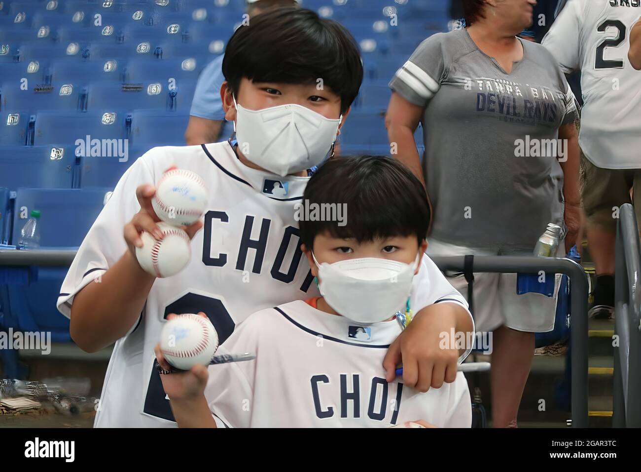 BTS star Yoongi goes to Dodgers game to support Ryu