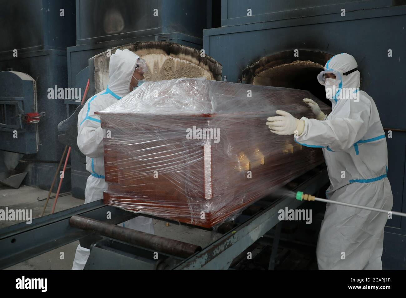 Undertakers from Hock Thai Funeral prepare to cremate the body of a person  who died from the coronavirus disease (COVID-19), at a crematorium in  Klang, Malaysia August 1, 2021. REUTERS/Lim Huey Teng
