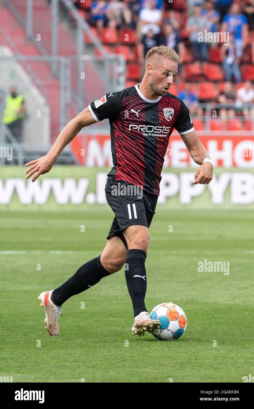Ingolstadt, Germany. 31st July, 2021. Football: 2. Bundesliga, FC Ingolstadt 04 - 1. FC Heidenheim, Matchday 2 at Audi Sportpark. Maximilian Beister from Ingolstadt plays the ball. Credit: Matthias Balk/dpa - IMPORTANT NOTE: In accordance with the regulations of the DFL Deutsche Fußball Liga and/or the DFB Deutscher Fußball-Bund, it is prohibited to use or have used photographs taken in the stadium and/or of the match in the form of sequence pictures and/or video-like photo series./dpa/Alamy Live News Stock Photo