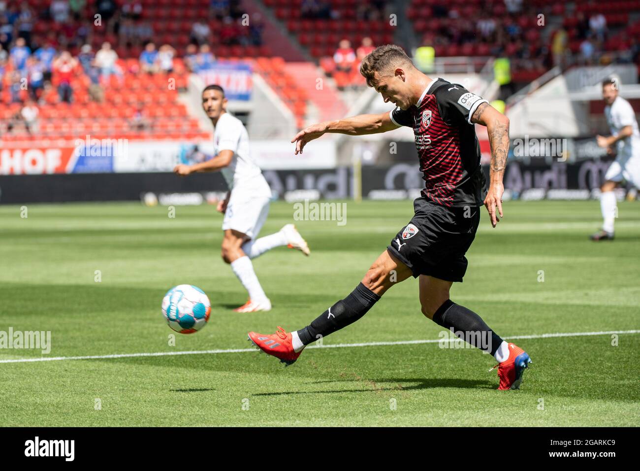 Ingolstadt, Germany. 31st July, 2021. Football: 2. Bundesliga, FC Ingolstadt 04 - 1. FC Heidenheim, Matchday 2 at Audi Sportpark. Dennis Eckert from Ingolstadt plays the ball. Credit: Matthias Balk/dpa - IMPORTANT NOTE: In accordance with the regulations of the DFL Deutsche Fußball Liga and/or the DFB Deutscher Fußball-Bund, it is prohibited to use or have used photographs taken in the stadium and/or of the match in the form of sequence pictures and/or video-like photo series./dpa/Alamy Live News Stock Photo