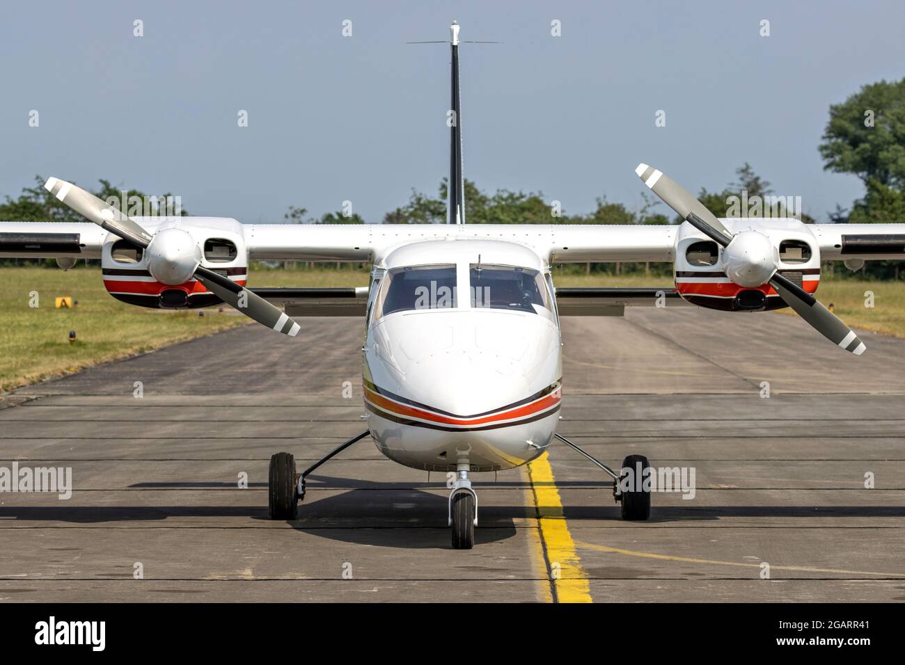 twin-engined general aviation aircraft at airfield Stock Photo