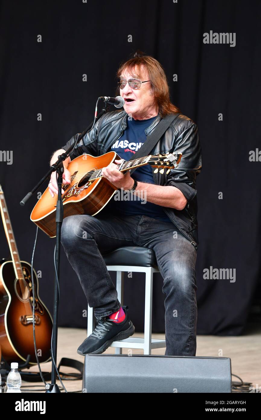 Dieter Birr beim Open Air: Maschine intim - Lieder für Generationen mit Uwe Hassbecker im Parktheater im Großen Garten. Dresden, 31.07.2021 Stock Photo