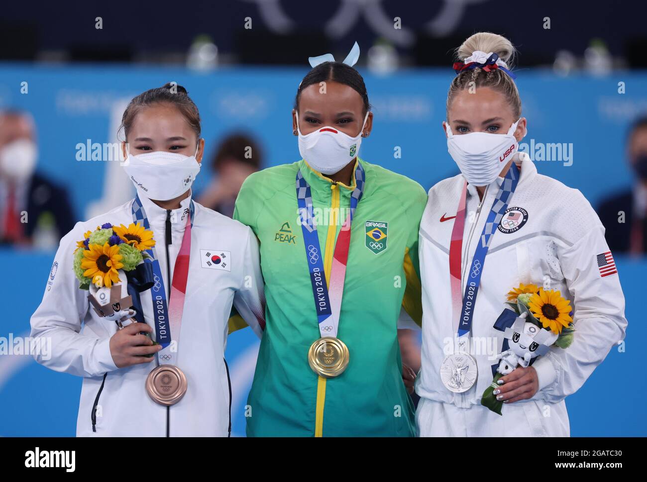 Tokio, Japan. 01st Aug, 2021. Gymnastics: Olympics, vault, women, final at Ariake Gymnastics Centre. Rebeca Andrade (M) of Brazil, gold, stands with Yeo Seojeong of South Korea, bronze, and Mykayla Skinner (r) of the USA, silver, at the awards ceremony. Credit: Friso Gentsch/dpa/Alamy Live News Stock Photo