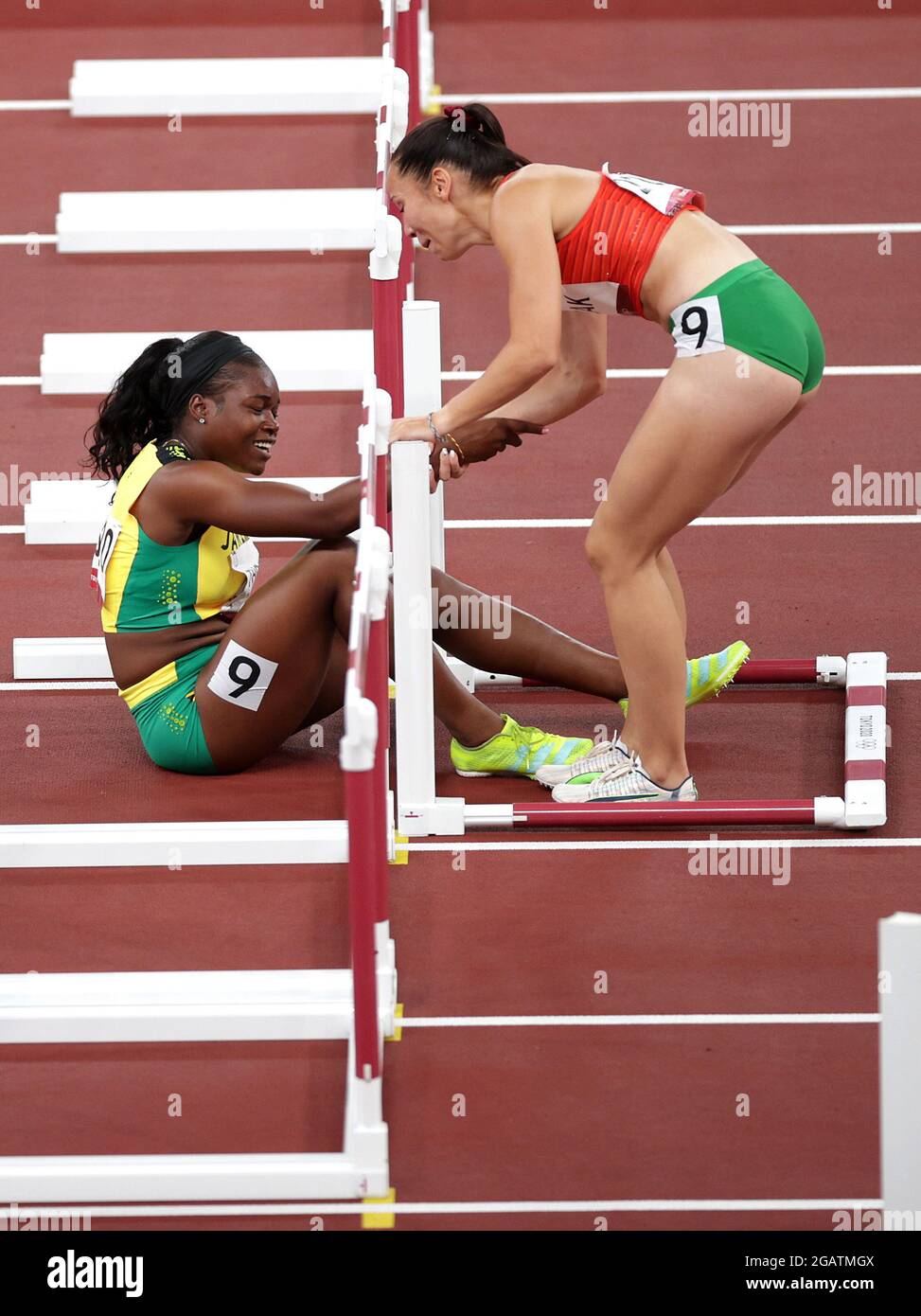 Tokyo 2020 Olympics Athletics Women S 100m Hurdles Semifinal Ols Olympic Stadium Tokyo Japan August 1 2021 Yanique Thompson Of Jamaica Is Helped To Her Feet By