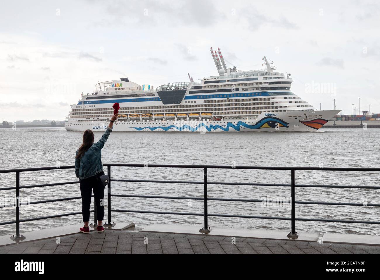 Hamburg Germany 31st July 2021 The Aidamar From Aida Cruises Leaves The Port Of Hamburg In The Early Evening In Rainy Weather On Land A Spectator Waves To The Ship With An