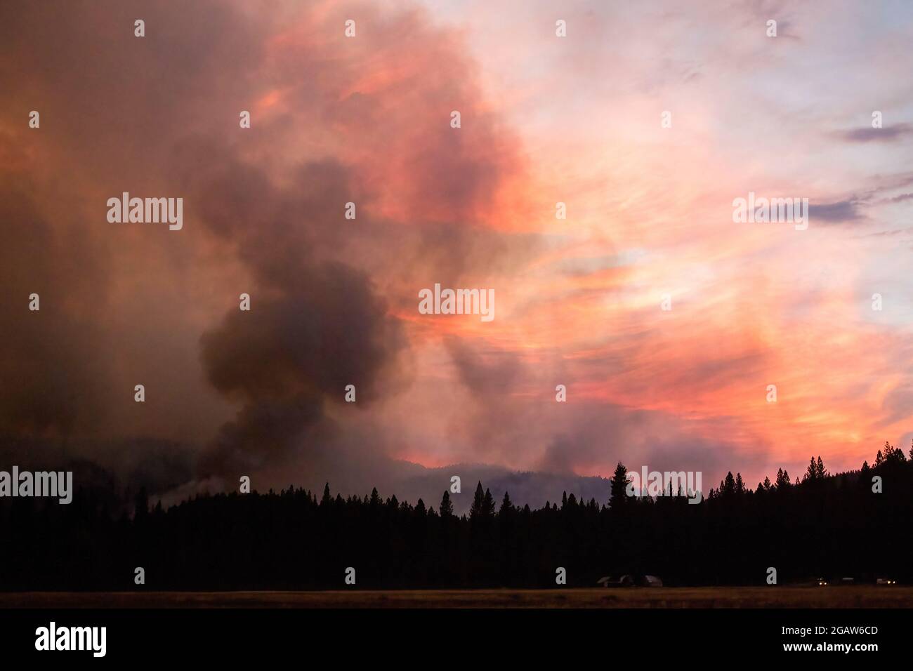 United States. 31st July, 2021. The Dixie fire continues to grow as the sunsets. The Dixie fire has grown to over 240,000 acres and is currently 30% contained. Credit: SOPA Images Limited/Alamy Live News Stock Photo