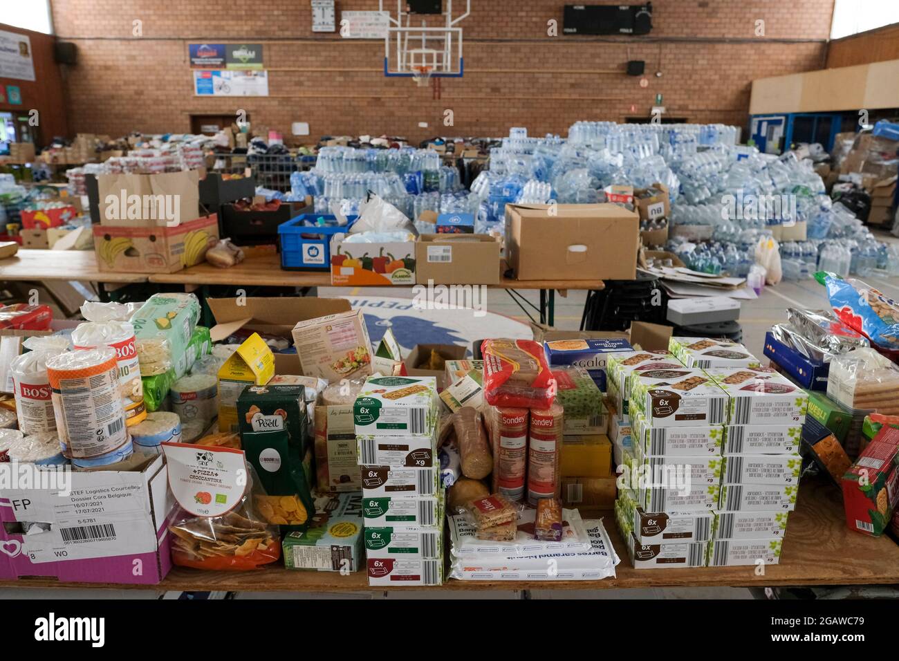 Illustration picture shows a sports hall that functions as food distribution center, in Pepinster, on Sunday 01 August 2021. Several volunteers from a Stock Photo