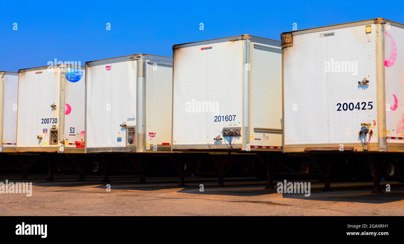 Docking stations hi-res stock photography and images - Alamy