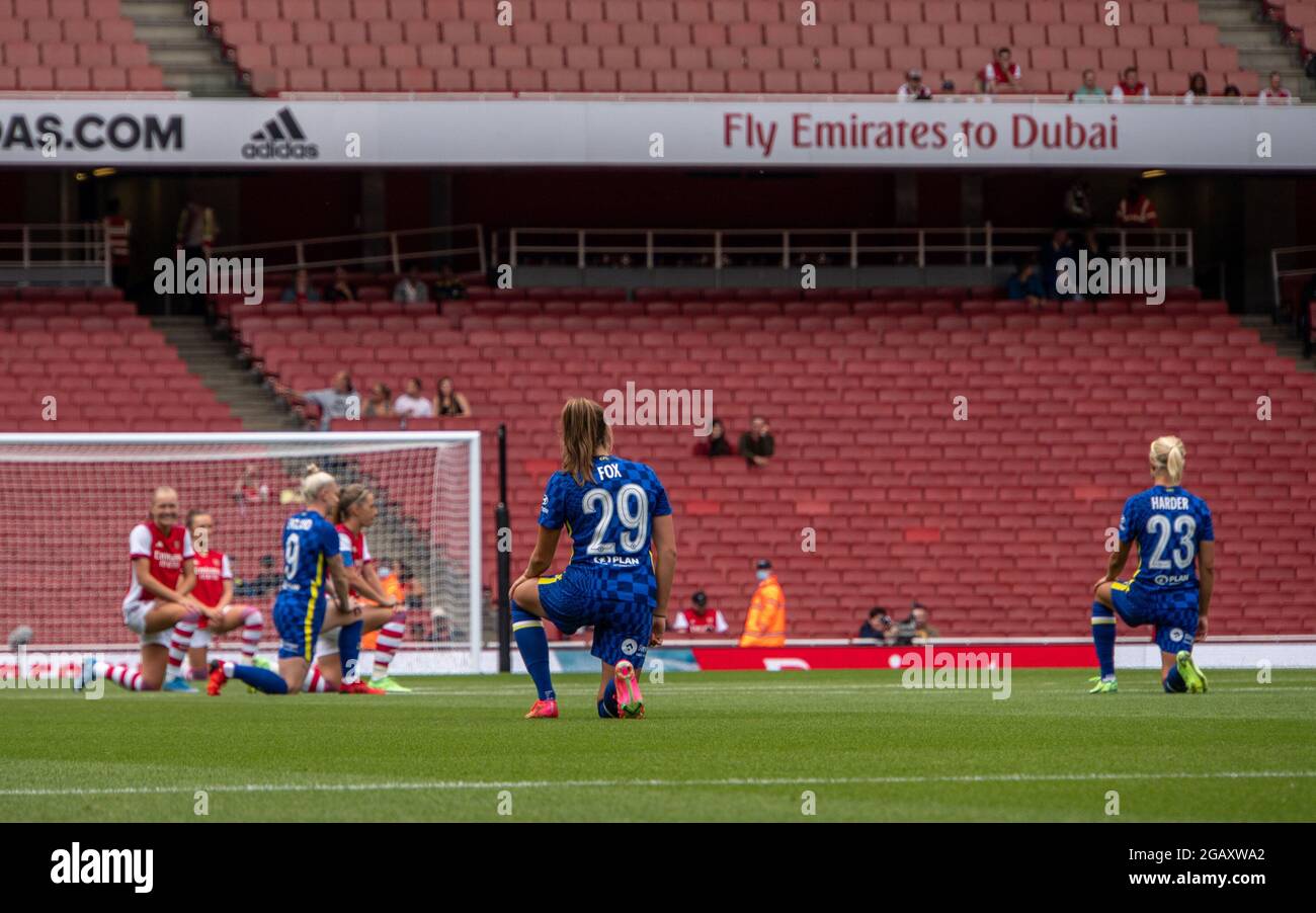 London, UK. 01st Aug, 2021. Women's football teams take a knee during the Arsenal Women v Chelsea Women game to protest racial inequality for The Mind Series of London friendlies at Emirates Stadium Credit: SPP Sport Press Photo. /Alamy Live News Stock Photo