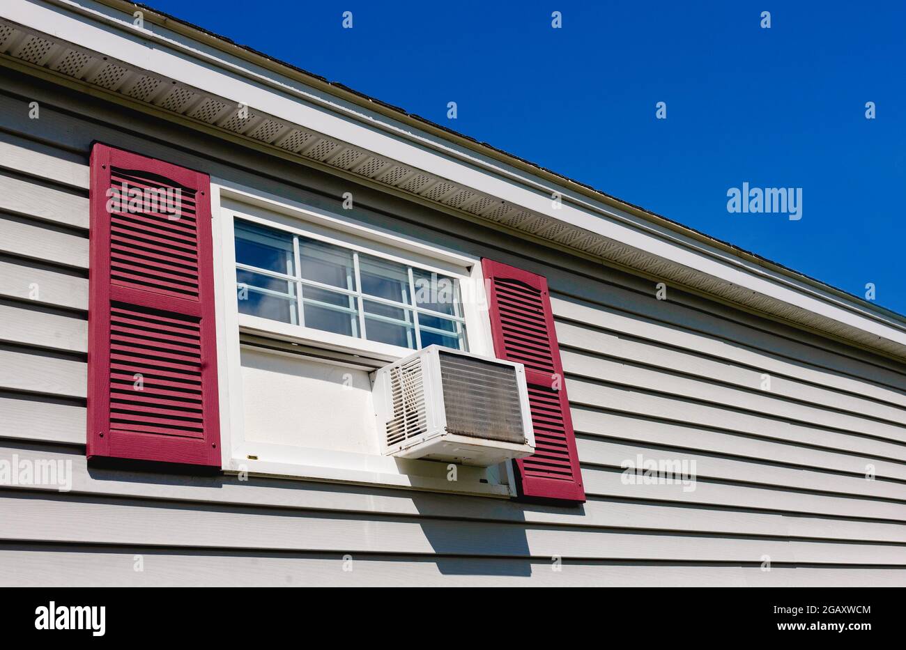 Air conditioner in window hires stock photography and images Alamy