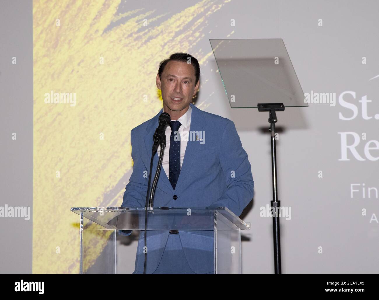 Los Angeles, California, USA. 29th July, 2021. Scott Diament, CEO/President of the LA Art Show presents at the LA Art Show 2021 Opening Night Premiere Gala at the Los Angeles Convention Center in Los Angeles, California.  Credit: Sheri Determan Stock Photo