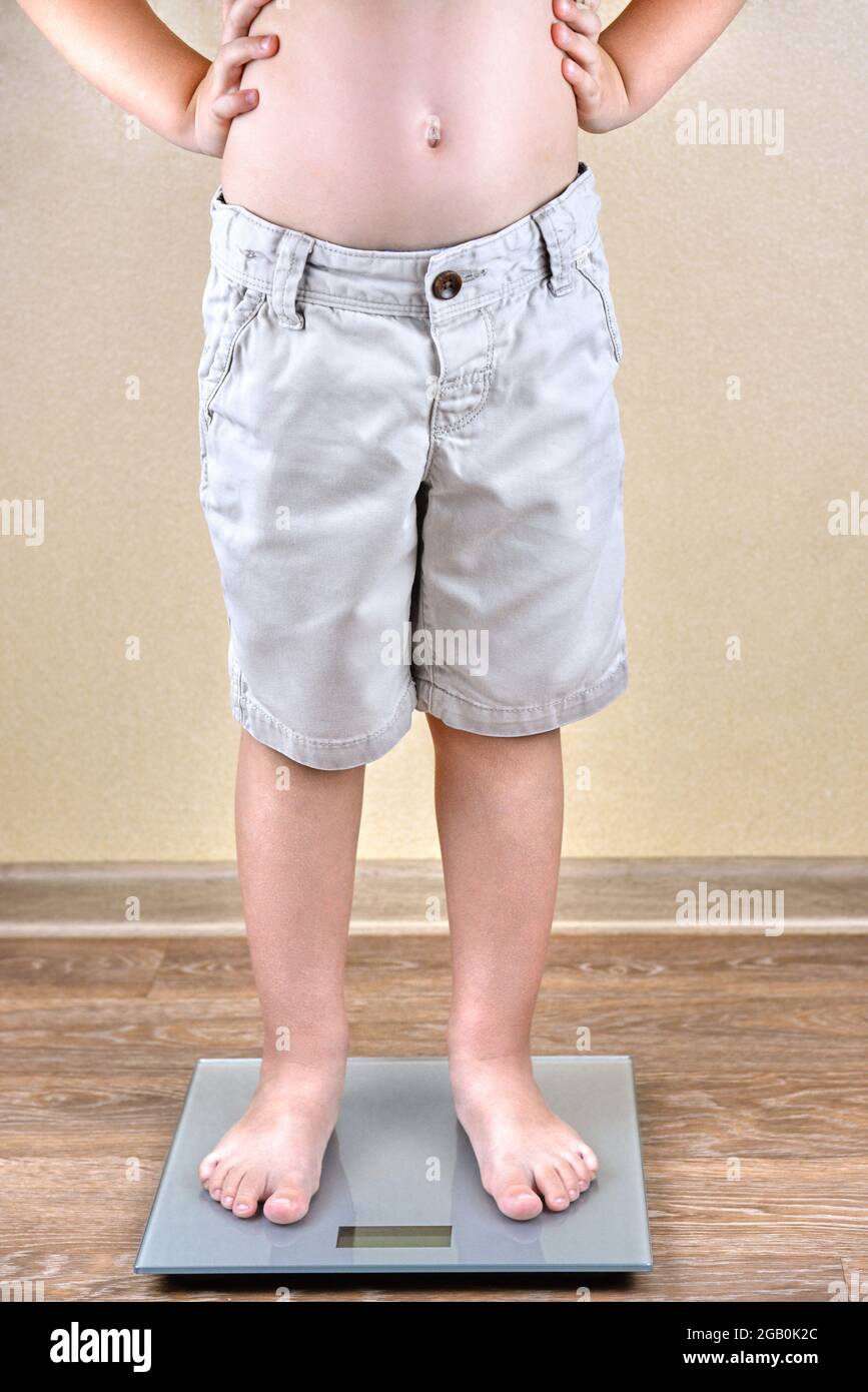 6 year old boy height in feet