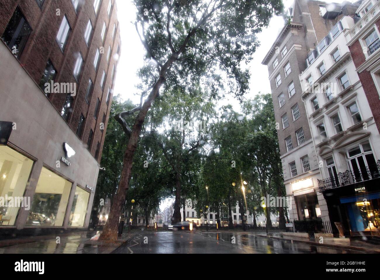 There was a lot of rain in London again. Berkeley square ,regent street  ,Marble Arch everywhere. There is something that has gone up next to the  arch and they call it hill