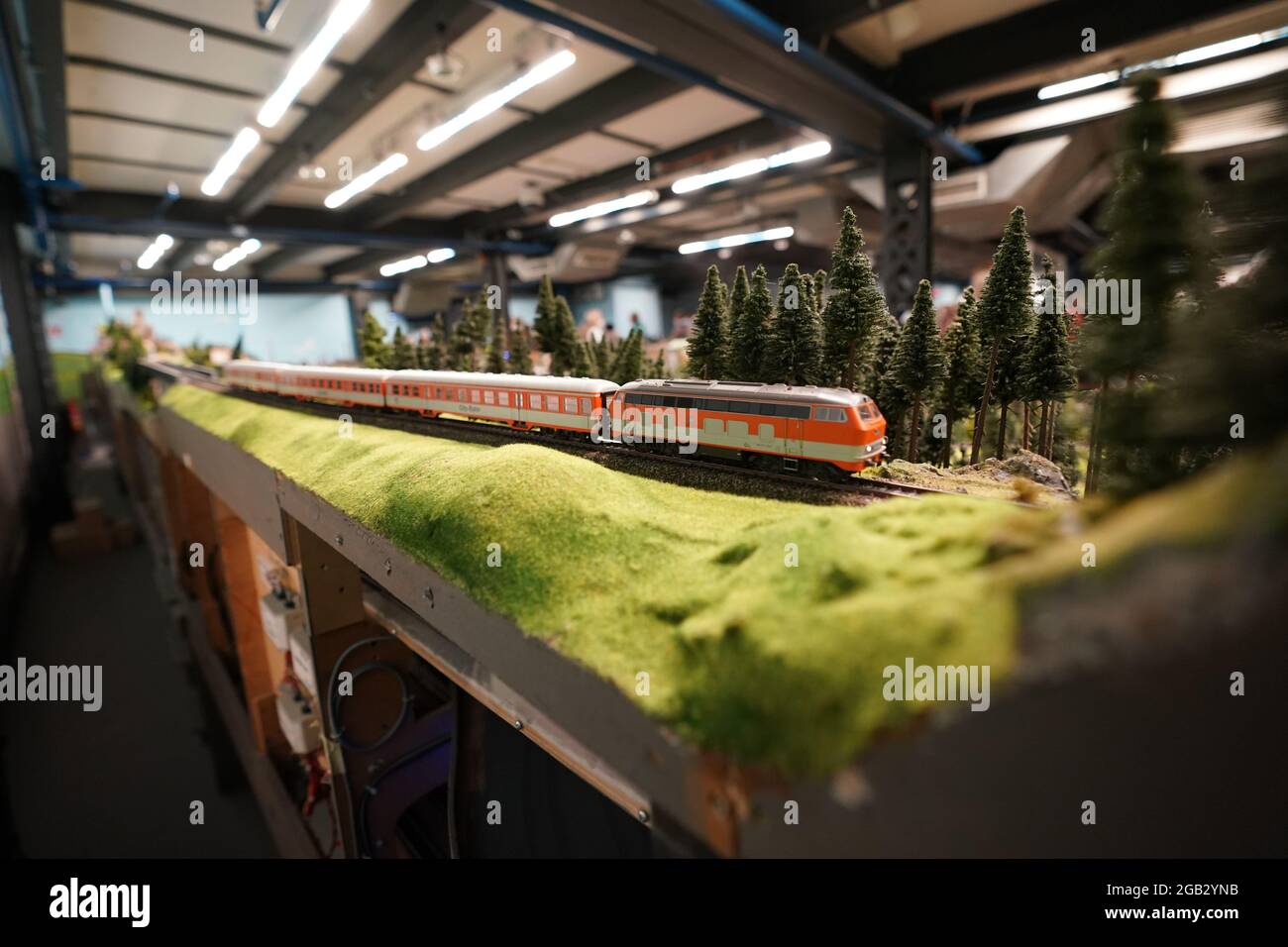 Hamburg, Germany. 05th July, 2021. A train runs over the tracks of the themed landscape Knuffingen in the Miniatur Wunderland. (to dpa 'Controller in Miniatur Wunderland: 'There's always something going on somewhere!') Credit: Marcus Brandt/dpa/Alamy Live News Stock Photo