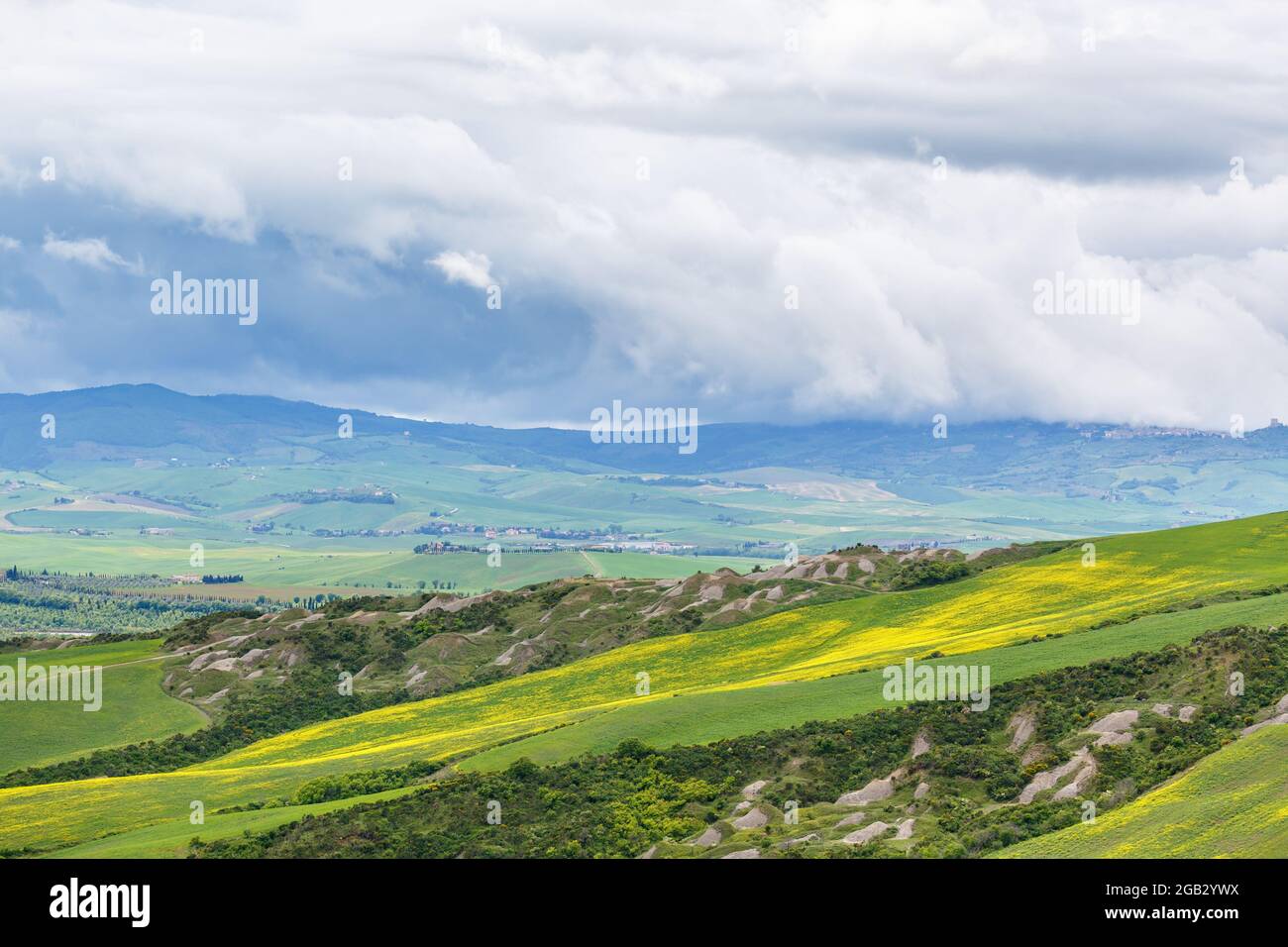 Dark valley hi-res stock photography and images - Alamy
