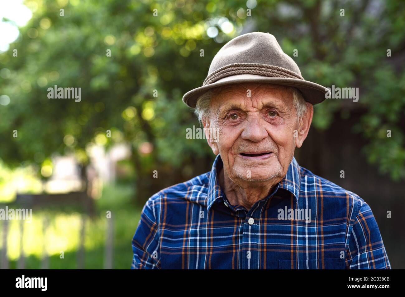 Happy elderly man outdoors hi-res stock photography and images - Alamy
