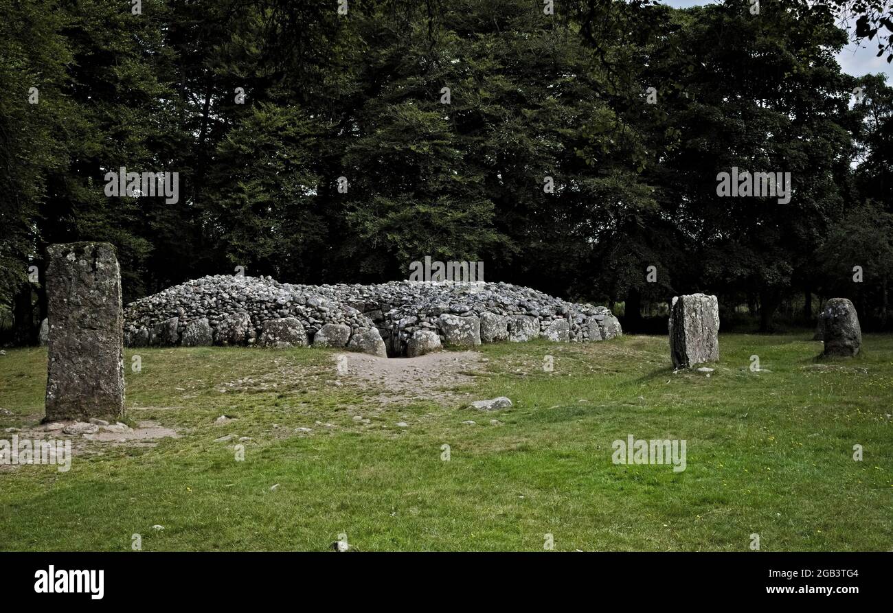 Clava Cairn showing entrance with standing stones Stock Photo