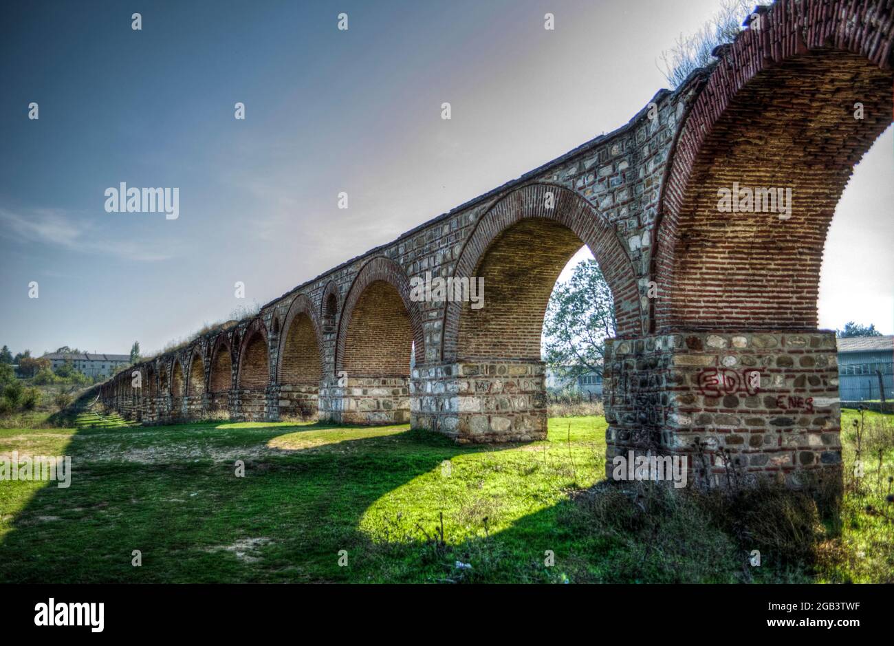 Roman aqueduct in Skopje, Macedonia dates from the time of the Roman Empire or Byzantium. in the time of Justinian I, from 527 - 554 Stock Photo