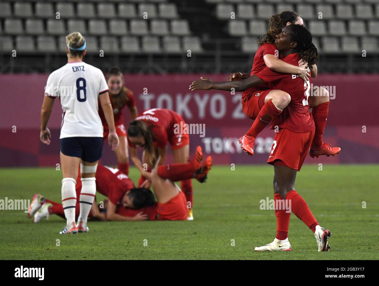 Julie ertz hi-res stock photography and images - Alamy