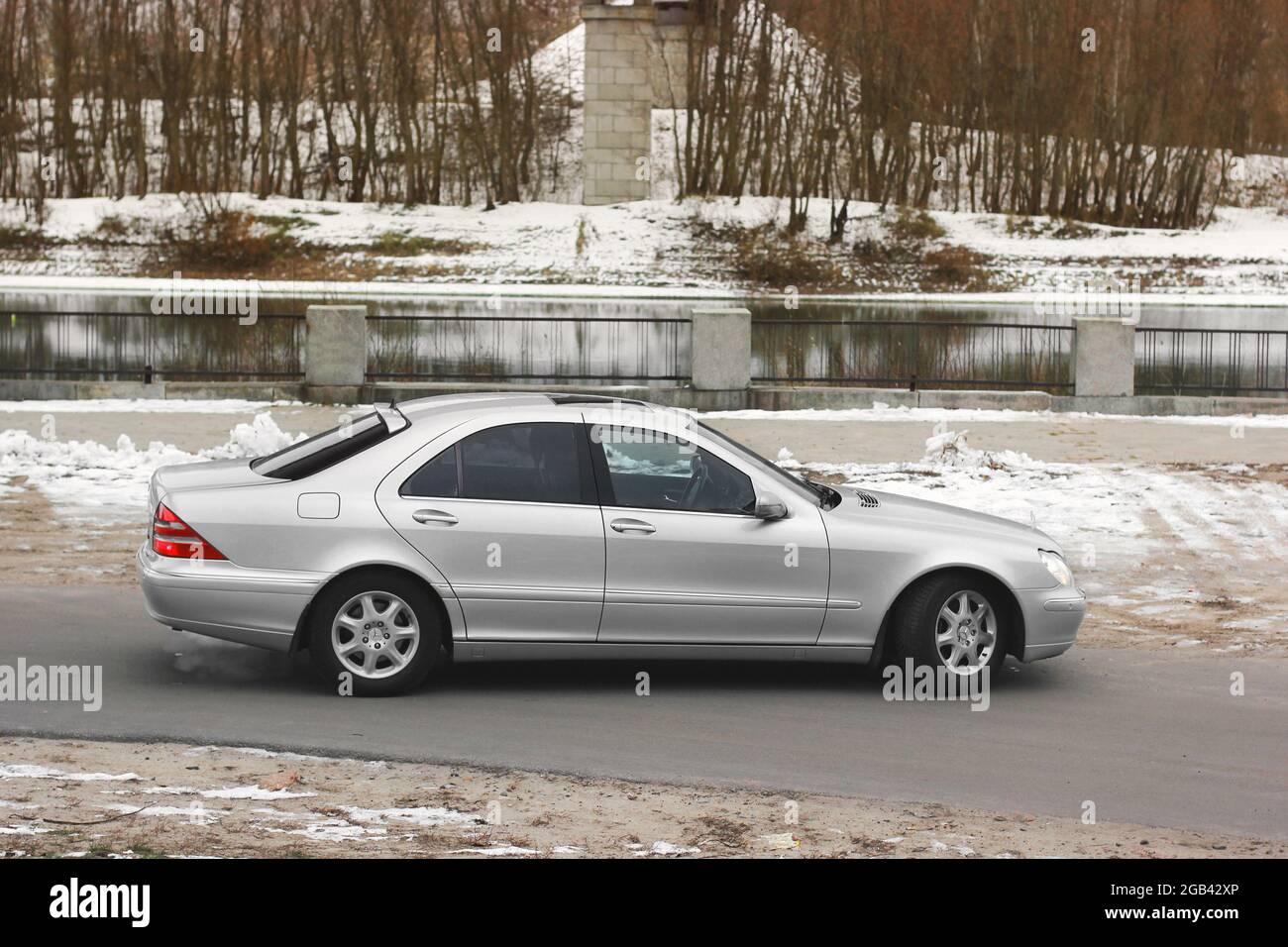 Chernihiv, Ukraine - November 22, 2018: Gray Mercedes-Benz S-Class car near the river Stock Photo