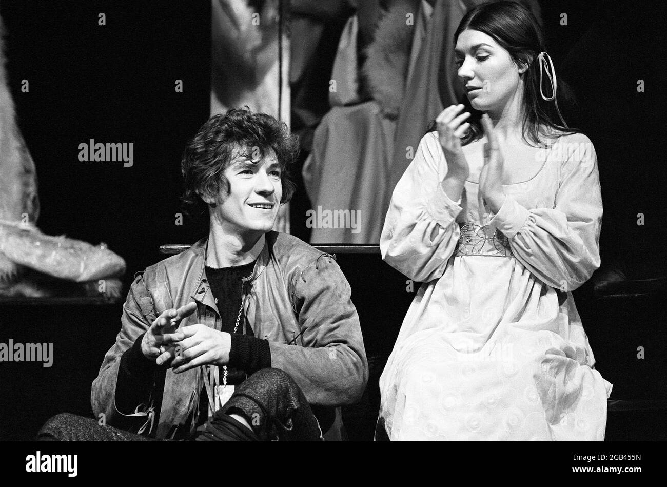 Ian McKellen (Hamlet), Susan Fleetwood (Ophelia) in HAMLET by Shakespeare for the Prospect Theatre Company 1971 UK & European Tour  design: Michael Annals lighting: Michael Outhwaite director: Robert Chetwyn Stock Photo