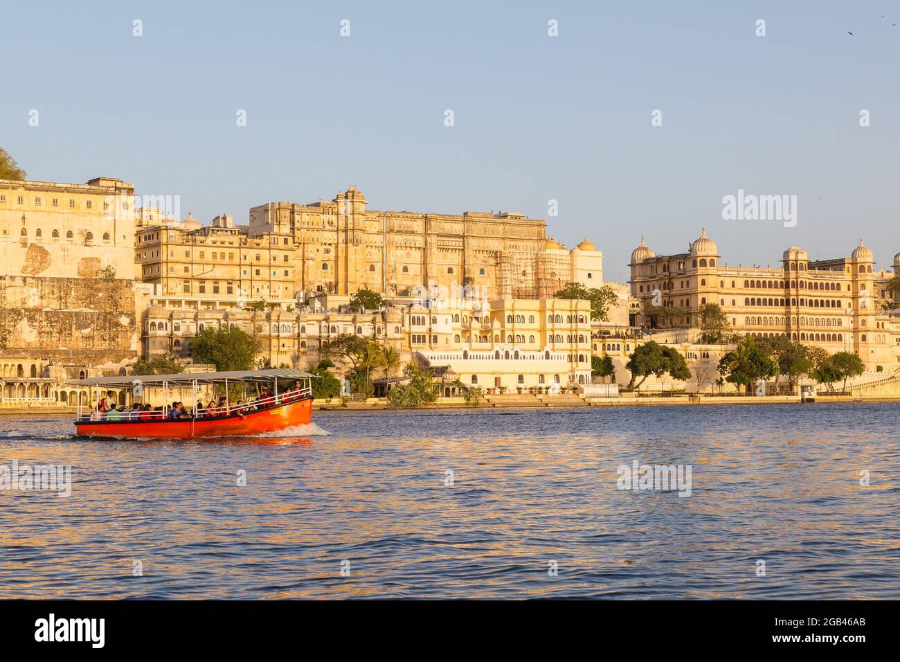 UDAIPUR, INDIA - 20TH MARCH 2016: Part of the city palace in Udaipur, India showing a boat tour on Lake Pichola. Stock Photo